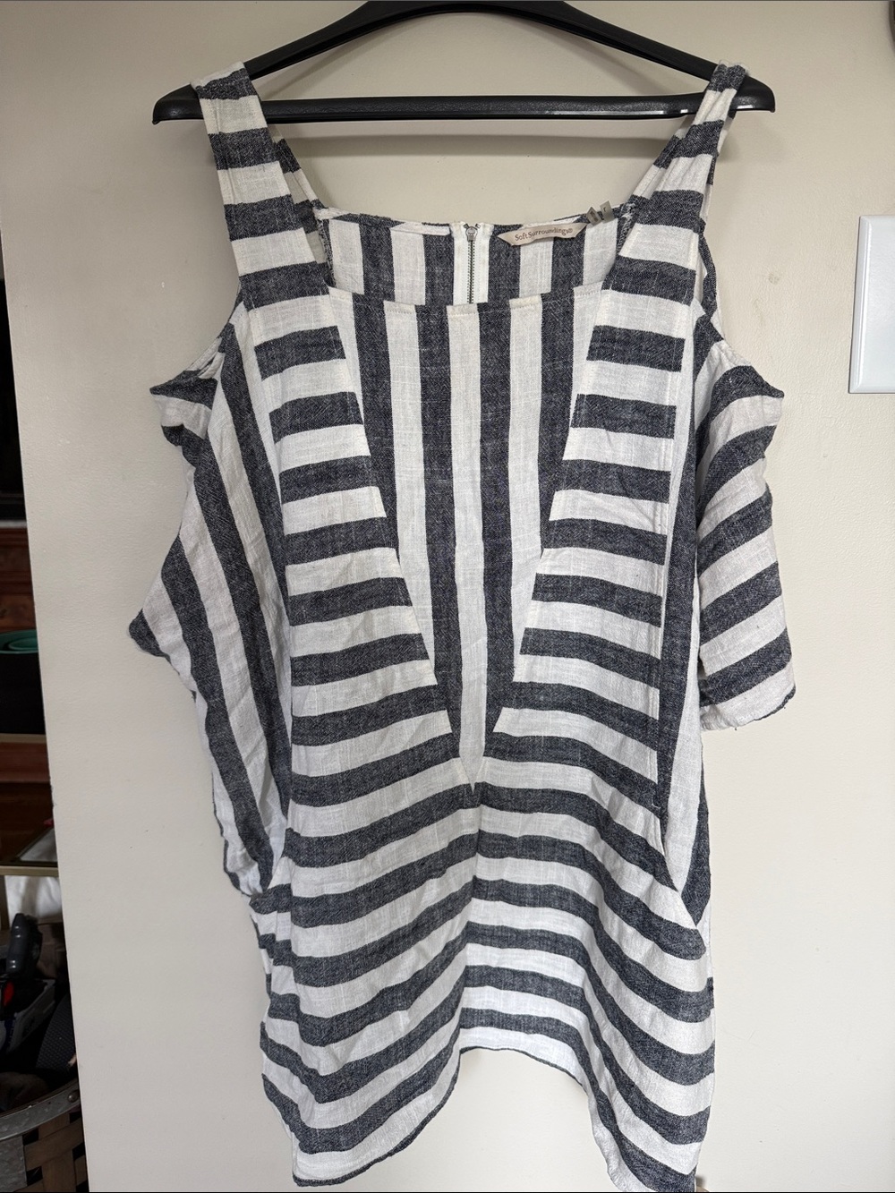 Soft surrounding Cold-Shoulder Women’s Top - Black & White linen- large